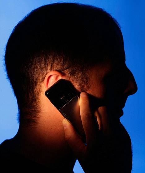 harm-smartphone-on-ears